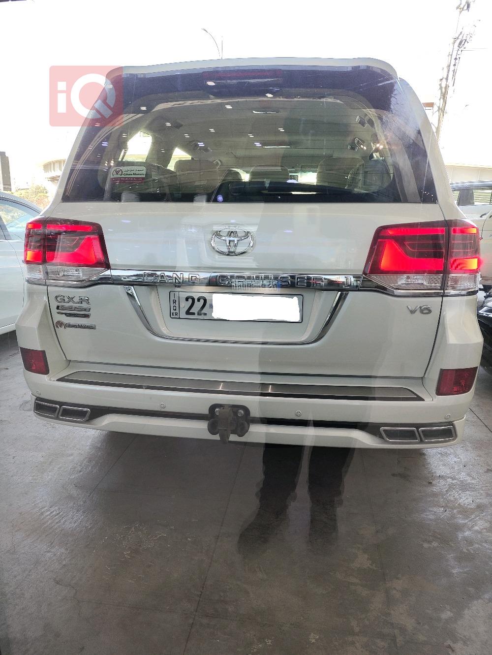 تۆیۆتا لاند کروزەر